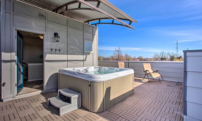 Edmond Apartment | Edmond Oasis w/Rooftop Lounge: Walk to Dtwn!