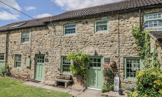 Bedale Cottage | EDMUNDS COTTAGE, pet friendly, character holiday cottage in Bedale