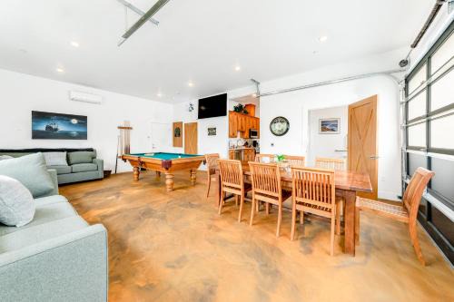 Garibaldi Apartment | Edna's Corner Game Room