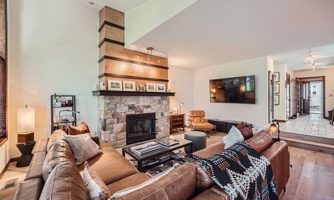 Edwards House | Edwards Townhome - Access to Tennis Courts, Pickle Ball, Pool, Gym, and HOA Hiking Trail