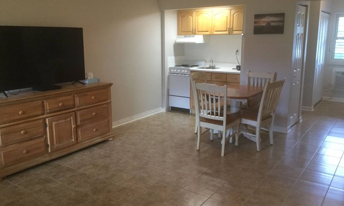 Marco Island Apartment | Efficiency apartment, ground floor, looks at pool 1/4 mile to resident’s beach