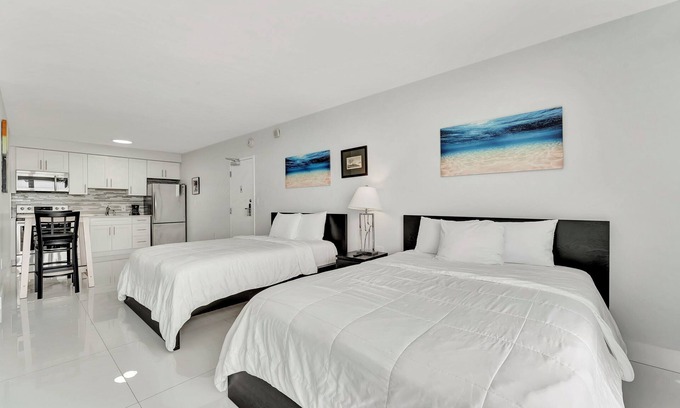 Bermuda Riviera Apartment | Efficiency with City Views