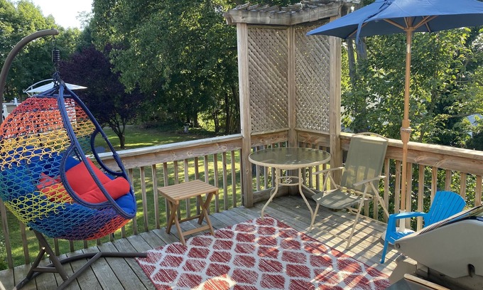 East Shore House | Efficient home close to parks, beach, Tweed and Yale