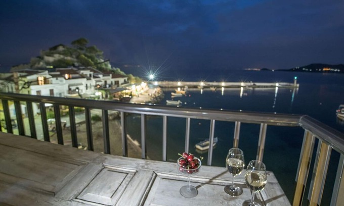 Kokkari Apartment | Eftopia Beachfront 2-bedrooms apartment