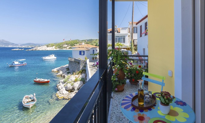 Kokkari Apartment | Eftopia Beachfront 3-bedrooms apartment