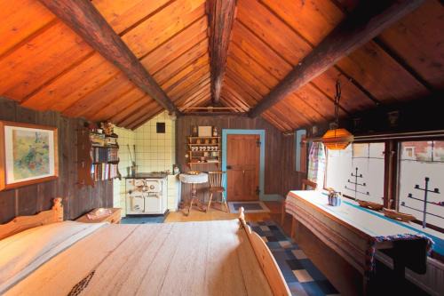 Norrtalje Bed & Breakfast | Egen stuga med delat badrum