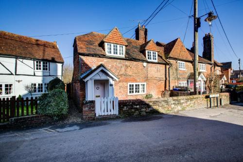 Crondall House | Eglantine