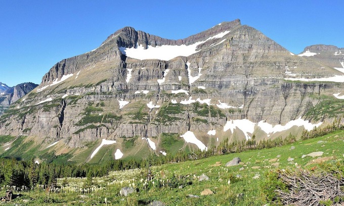 East Glacier Park Hotel | EGM Cabins & Apartments