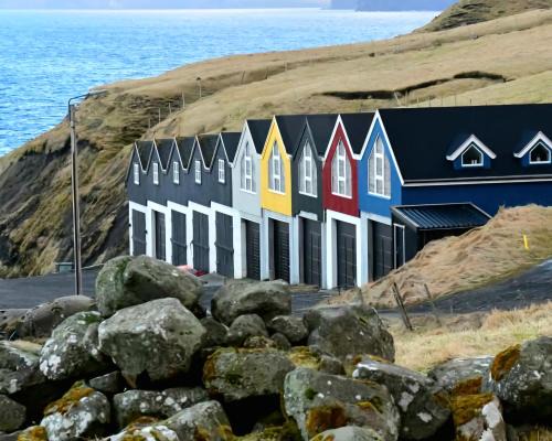 Vidareidi Apartment | Eiðsvíkslon - The Red Boathouse by the Sea