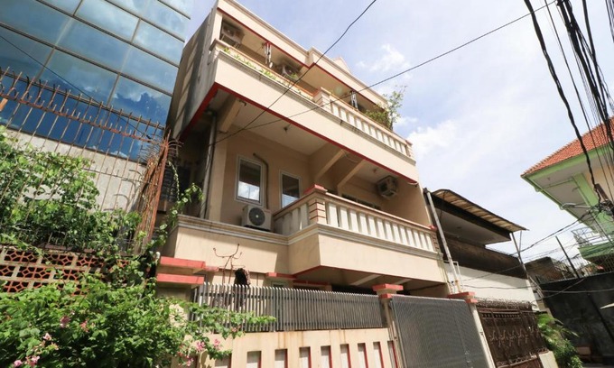 Gambir House | Eiffel Residence Batu Tulis 37 - Female Only