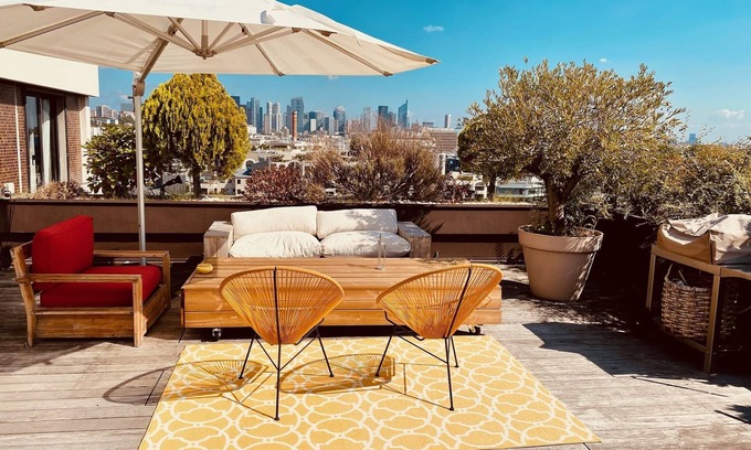 Suresnes Apartment | Eiffel Tour Luxury Penthouse VUE With AC
