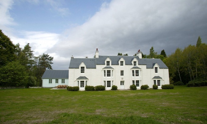 Foss Apartment | Eight bedroom house set in breathtaking scenery