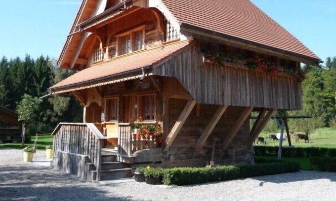 Rothenburg Other | Einfaches Holzhaus mit Gartensitzplatz