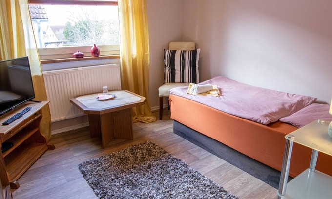 Prohn Apartment | Einzelzimmer - Pension Zur Kurve