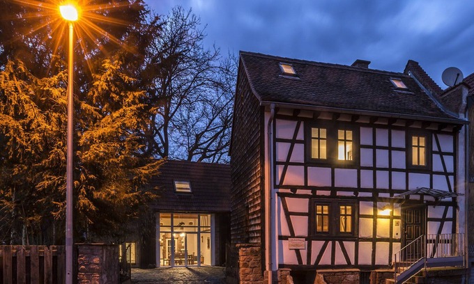 Breuberg House | Einzigartiges Ferienhaus im Besonderem Flair, Kachelofen und Großem Garten