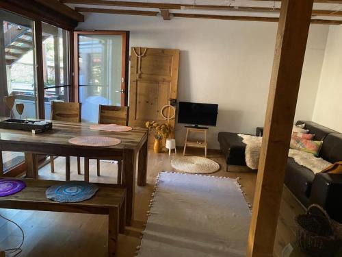 Frankisch-Crumbach Apartment | Einzimmerapartment mit Fass Sauna (und Pool)