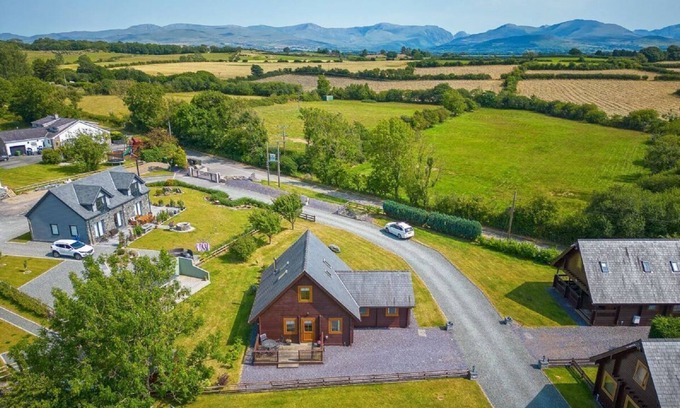 Menai Bridge Cottage | Eirianfa - a scandinavian lodge that sleeps 6 guests in 3 bedrooms