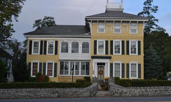 Neffsville Bed & Breakfast | EJ Bowman House Bed & Breakfast