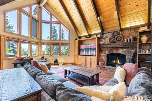 Lake Forest House | EJ's Point Walk to Beach