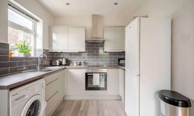 Belfast House | Ekaya Cozy Belfast with 2 Bedrooms