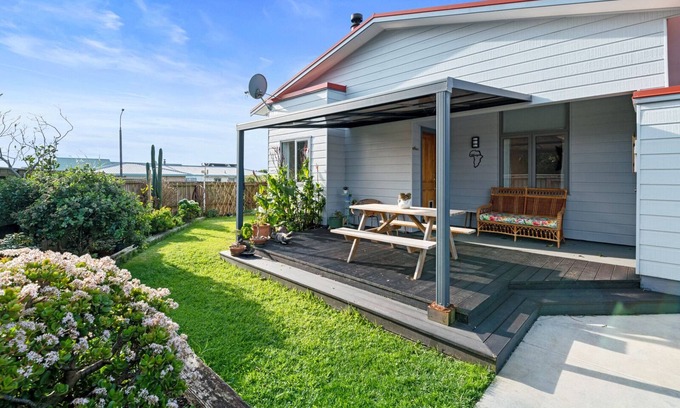 Bell Block House | Ekhaya – New Plymouth Holiday Home