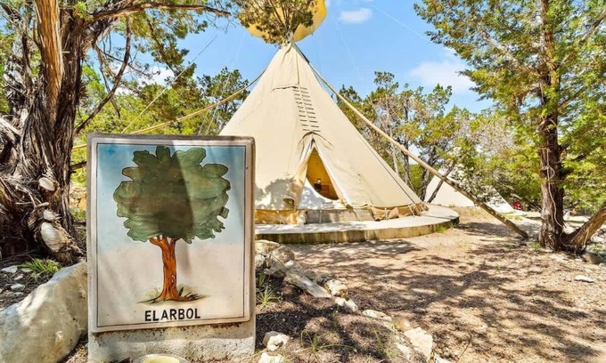 Dripping Springs House | El Arbol | King Tipi w/Fire Pit + Pool Access