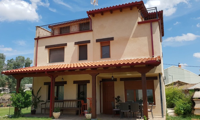 Ferreras de Arriba House | El Arroyo Private vacation home