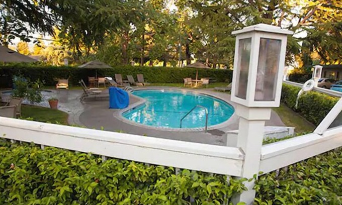 St. Helena Hotel | El Bonita Motel