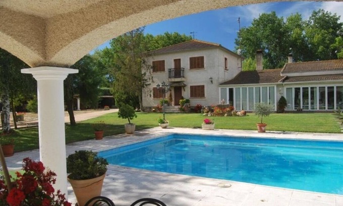 Pelabravo House | πβ¨ El Campillo House with Swimming Pool for Unforgettable Moments