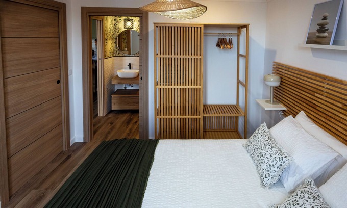 Barrio del Carmen Apartment | El Carmen, Valencia, 2nd floor with elevator, new apartment.