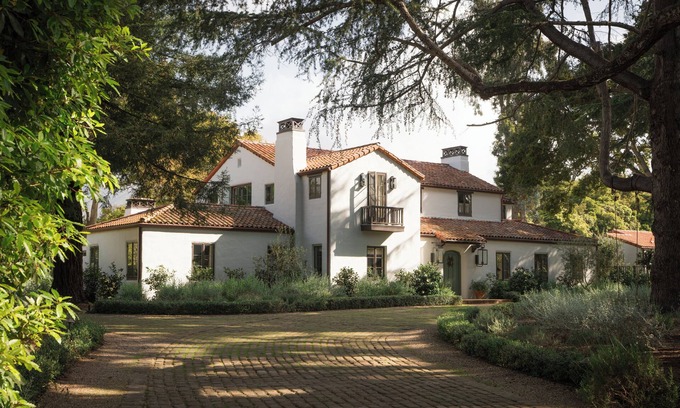 Hedgerow House | El Cedro - Luxurious Family Estate with Pool in Charming Montecito
