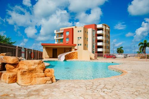El Combate House | El Combate Oceanview Condo with Pool and Smart TV