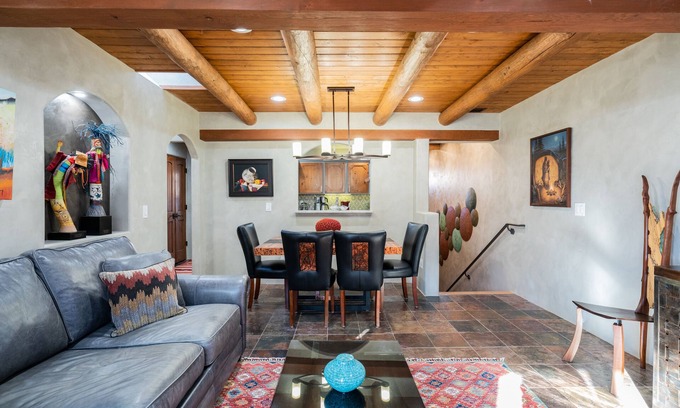 Downtown Santa Fe House | El Corazon - Walking Distance to the Plaza