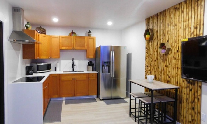 Pinewood Bed & Breakfast | EL ENCANTO APARTMENT,W/FULL KITCHEN