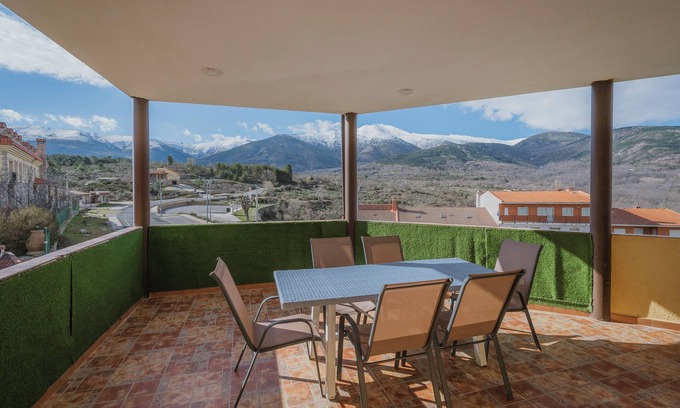 Villanueva de Avila House | El Encanto del Alberche,'Casa 2' with Mountain View, Shared Pool and Wi-Fi