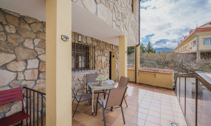Villanueva de Avila House | El Encanto del Alberche, 'Casa 6' with Mountain View, Shared Pool and Wi-Fi