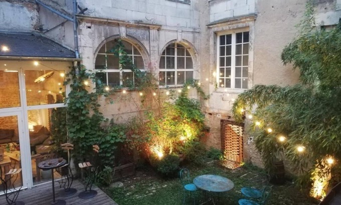 Poitiers Apartment | El Grand Dragon