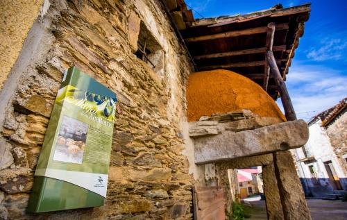 Ahigal de los Aceiteros House | EL HOGAR DEL HERRERO