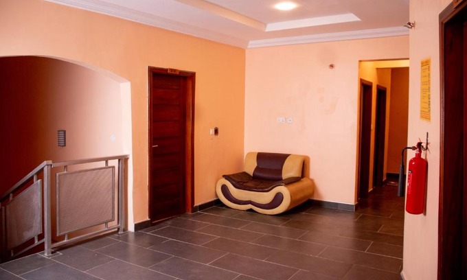 Nungua Hotel | El-King Home Lodge