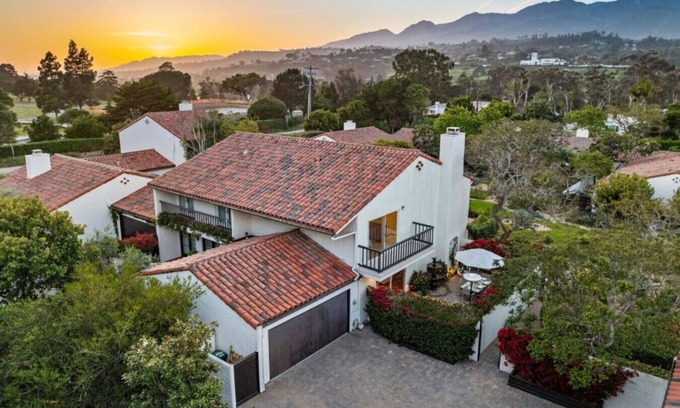 Montecito Apartment | El Montecito Verde, Walk to Beach and Shops!