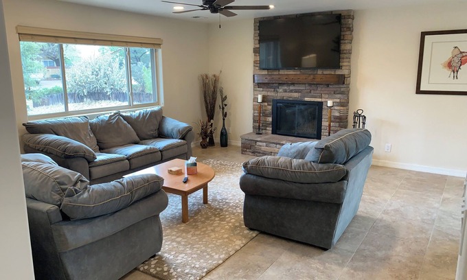 Rio Rancho House | El Nido del Sol Great Location 4 bdrms close to Intel Rust Medical Balloon Park