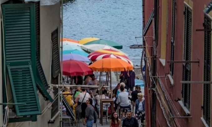 Vernazza Apartment | El Nin Apartment with Terrace
