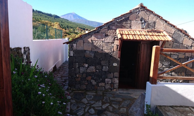 La Orotava Cottage | "El pajar de Inés" Rural house with views of Mount Teide
