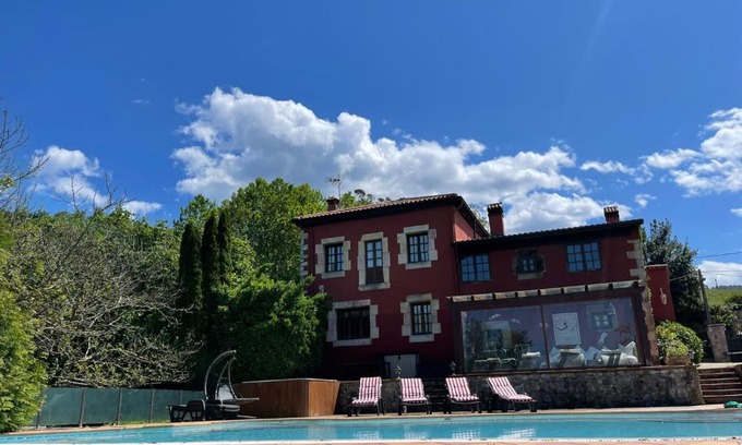 Liano Villa | El palacio de Liaño pool chillout bbq