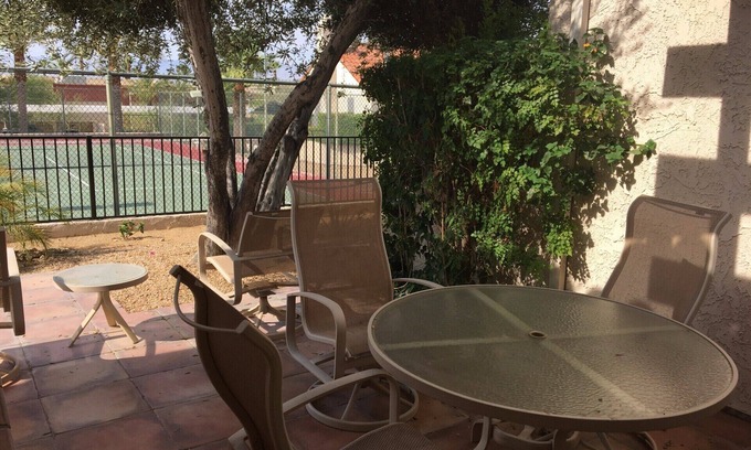 Palm Desert House | El Paseo Village Newly renovated Condo
