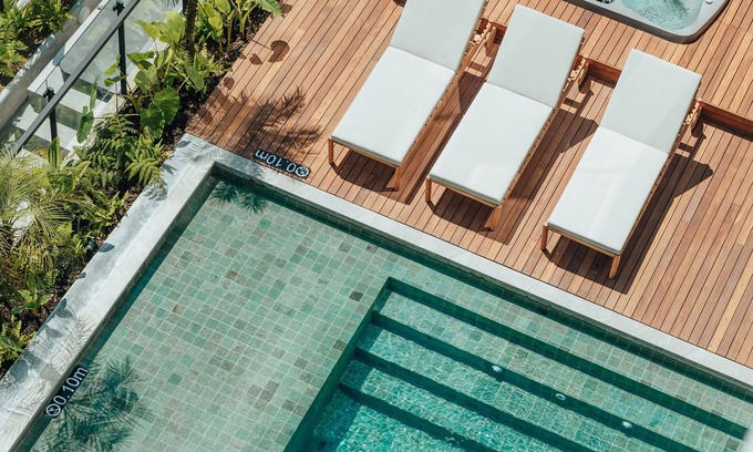 Las Lomas I Apartment | El Poblado, Medellín - Private Hot Tub & Balcony - AC-300mb- Deluxe - Wake 1015!