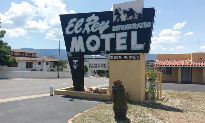 Globe Hotel | El Rey Motel