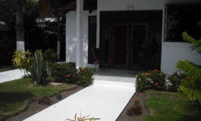 Barranca House | El Roble: villa directly on the beach.