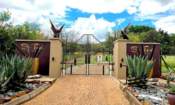 Pretoria Apartment | EL-TSURI Guest Resort - Sea View themed Unit - Fully Equipped