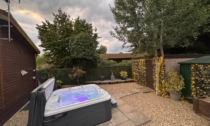 Low Catton House | Elckys Holiday HOT TUB Lodge York